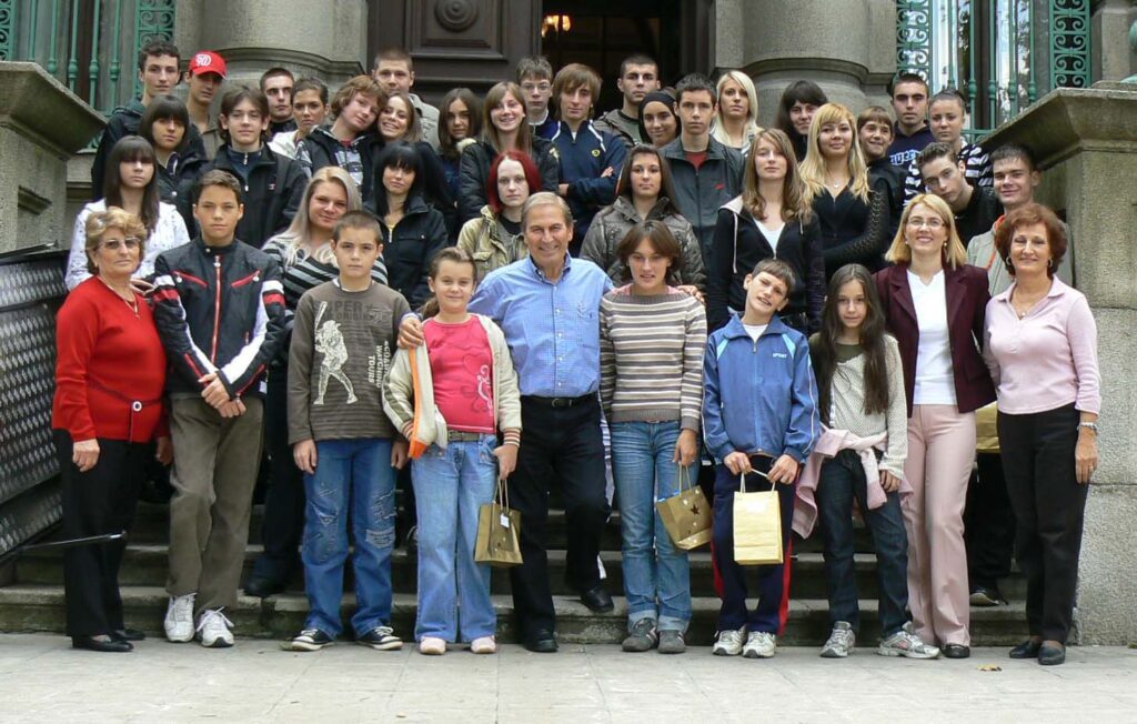 Υποστήριξη ορφανών παιδιών από τη Σερβία (1999-2013)