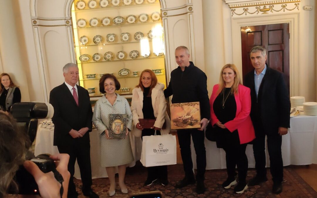 «Ιστορική» συνάντηση του Συλλόγου Προστασίας Παιδιών «ΒΕΝΙΑΜΙΝ» στο Λευκό Παλάτι, παρουσία του ΑΒΥ Πριγκιπικού Ζεύγους της Σερβίας, με υποστηριζόμενα ορφανά από τους βομβαρδισμούς του ΝΑΤΟ το ’99