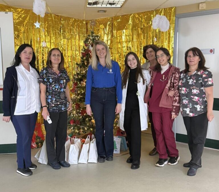 Προσφορά δώρων από τον ΒΕΝΙΑΜΙΝ στα παιδιά της παιδιατρικής κλινικής του Νοσοκομείου Κατερίνης.